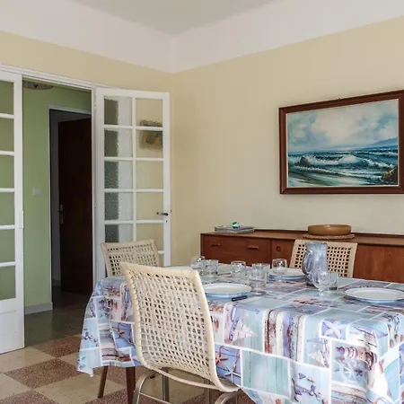 Apartment Les Trois A By Interhome Saint-Cyr-sur-Mer
